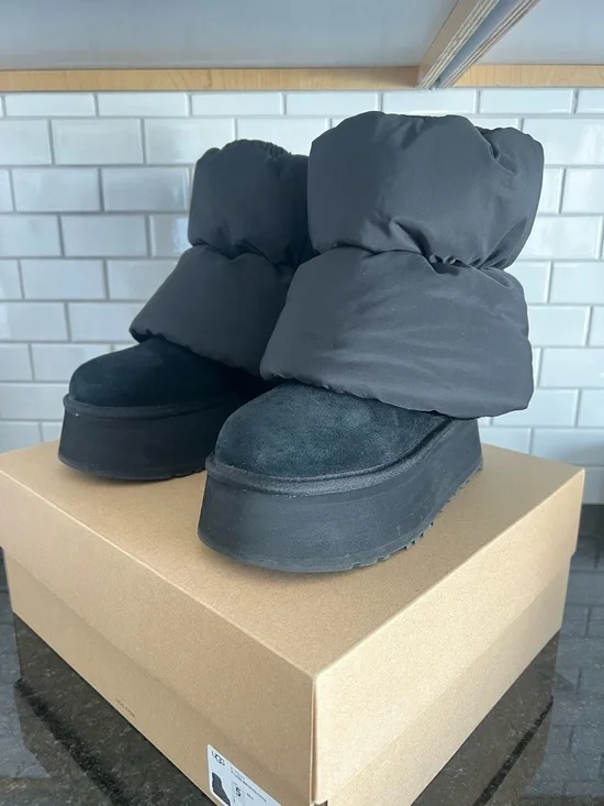 UGG Classic Mini Dipper Puffer
Platform Boot - Picture 9 of 17